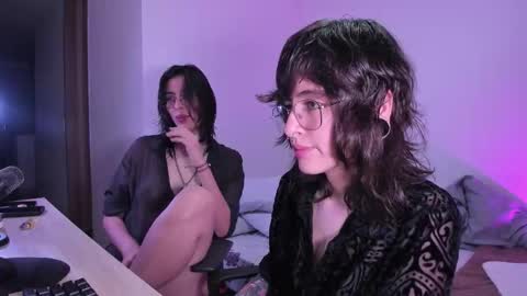 Snapshot of twilightmuses chatting on 10.14.25 Eve Lili online show from 10.14.25