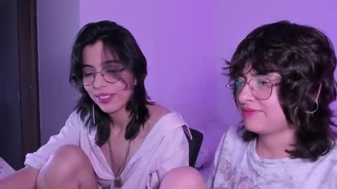 Snapshot of twilightmuses chatting on 11.04.25 Eve Lili online show from 11.04.25