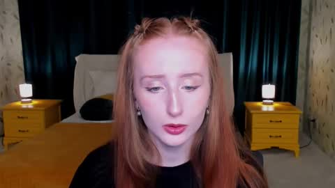 Snapshot of twilightserenade chatting on 10.17.25 twilightserenade online show from 10.17.25