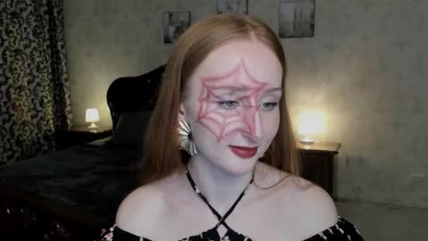 Snapshot of twilightserenade chatting on 10.30.25 twilightserenade online show from 10.30.25