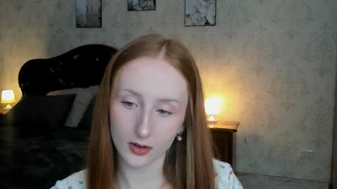 Snapshot of twilightserenade chatting on 11.11.25 twilightserenade online show from 11.11.25