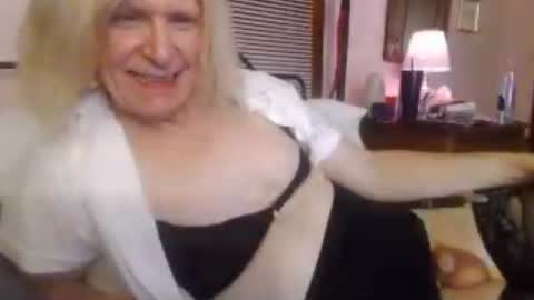 Snapshot of twin53 chatting on 07.12.26 Kitten online show from 07.12.26