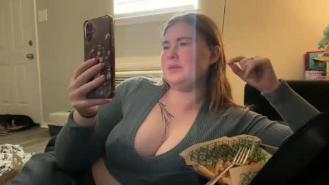 Snapshot of twinfl4m3ss chatting on 12.22.25 twinfl4m3ss online show from 12.22.25