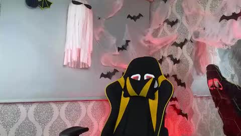 Snapshot of twink_davidx chatting on 10.18.25 Dani online show from 10.18.25