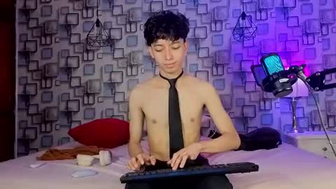 Snapshot of twink_sebas7 chatting on 06.12.26 Sebastin online show from 06.12.26