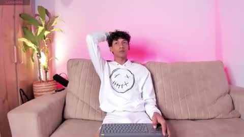 Snapshot of twinksboys_23 chatting on 10.28.25 twinksboys_23 online show from 10.28.25