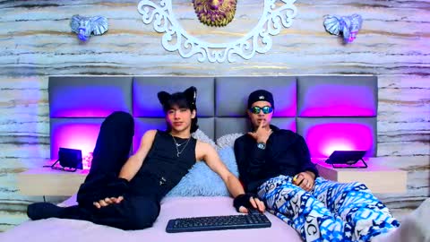 twinslovers_ online show from 09.21.25