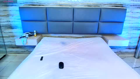 twinslovers_ online show from 10.21.25