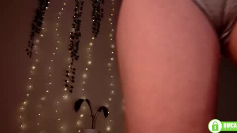 Snapshot of twix_girl chatting on 11.07.25 Stranger online show from 11.07.25