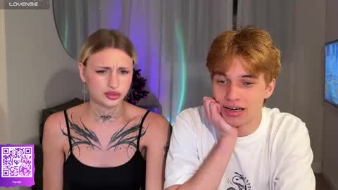 Snapshot of twl8vibe chatting on 12.19.25 Molly and Nick online show from 12.19.25