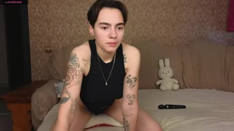 Snapshot of twobabesweet chatting on 06.09.26 Welcome guys We Lili and Vic PVT open online show from 06.09.26