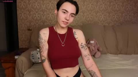 Snapshot of twobabesweet chatting on 06.18.26 Welcome guys We Lili and Vic PVT open online show from 06.18.26