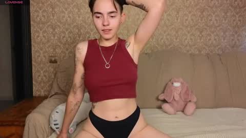 Snapshot of twobabesweet chatting on 07.16.26 Welcome guys We Lili and Vic PVT open online show from 07.16.26