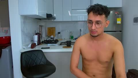 twoboyshot24 online show from 10.04.25