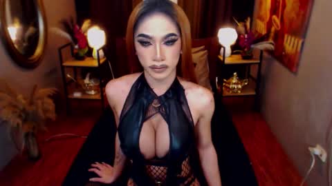 Snapshot of twofuckablestrans chatting on 11.17.25 KiaraKeana online show from 11.17.25