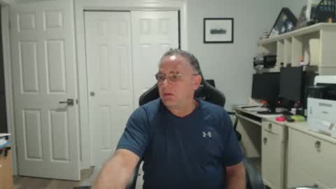 Snapshot of twopeopleinlove chatting on 10.06.25 Twopeopleinlove online show from 10.06.25