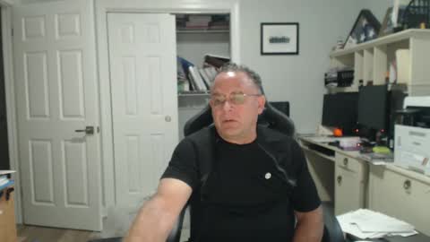 Snapshot of twopeopleinlove chatting on 10.08.25 Twopeopleinlove online show from 10.08.25