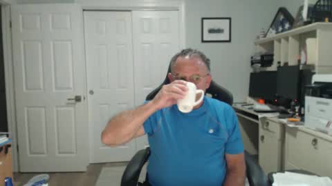 Snapshot of twopeopleinlove chatting on 10.10.25 Twopeopleinlove online show from 10.10.25