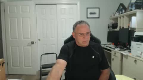 Snapshot of twopeopleinlove chatting on 10.12.25 Twopeopleinlove online show from 10.12.25