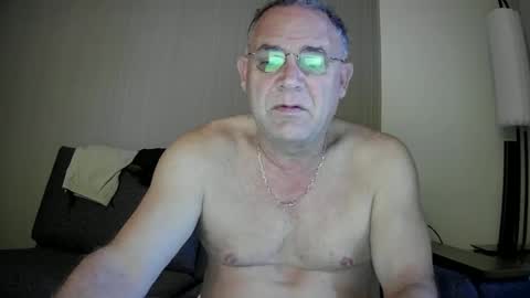 Snapshot of twopeopleinlove chatting on 11.03.25 Twopeopleinlove online show from 11.03.25