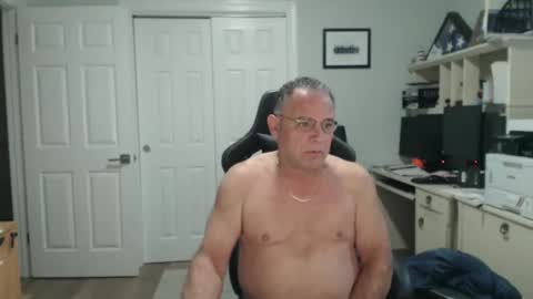 Snapshot of twopeopleinlove chatting on 11.13.25 Twopeopleinlove online show from 11.13.25