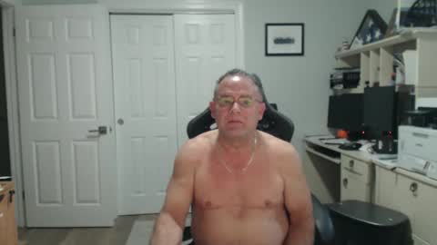 Snapshot of twopeopleinlove chatting on 11.14.25 Twopeopleinlove online show from 11.14.25