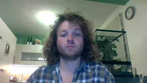 Snapshot of tworoardsdiverge chatting on 11.26.25 tworoardsdiverge online show from 11.26.25