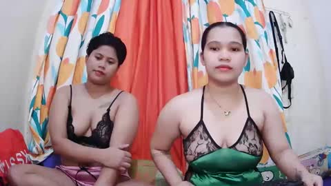 Snapshot of twowetcuties chatting on 02.19.25 Lyn and lea online show from 02.19.25