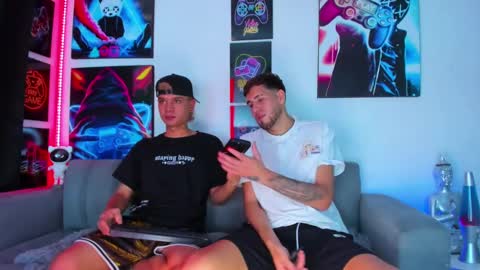 Snapshot of txmaforo_23cm chatting on 03.09.25 Oscar and Moises online show from 03.09.25