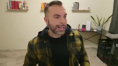 Snapshot of ty_lerdavid chatting on 10.21.25 TylerDavid online show from 10.21.25