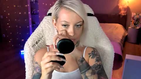 Miley online show from 10.20.25