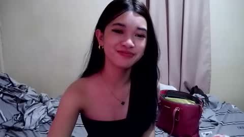 Snapshot of tyladine chatting on 10.01.25 tyladine online show from 10.01.25