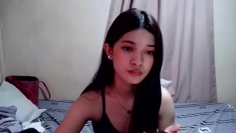 Snapshot of tyladine chatting on 10.04.25 tyladine online show from 10.04.25