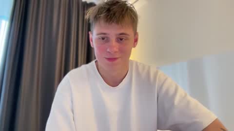 Snapshot of tyler_garrner chatting on 10.06.25 tyler_garrner online show from 10.06.25