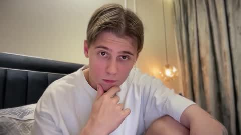 Snapshot of tyler_garrner chatting on 11.02.25 tyler_garrner online show from 11.02.25