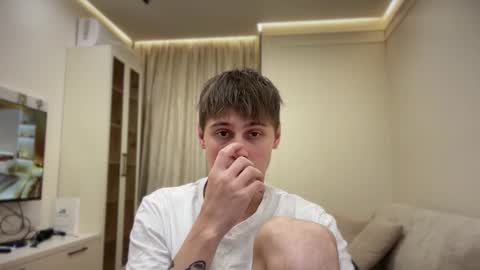 Snapshot of tyler_garrner chatting on 11.03.25 tyler_garrner online show from 11.03.25