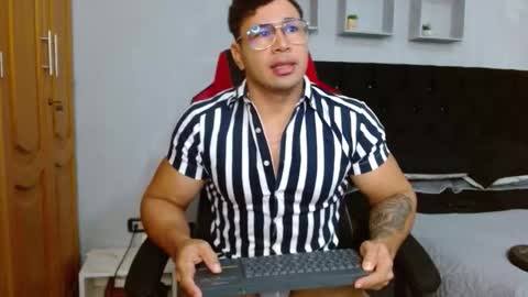 tyler_hank1 online show from 12.04.25