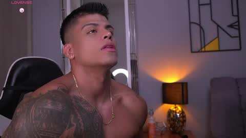 Snapshot of tyler_muscle chatting on 05.18.26 David online show from 05.18.26