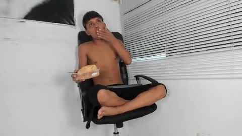 tyler_twink_boy online show from 09.15.25