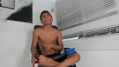tyler_twink_boy online show from 09.16.25