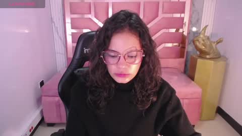 Snapshot of tyna_ch chatting on 01.03.25 TYNA online show from 01.03.25