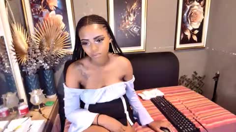 Snapshot of tyrabangz chatting on 11.07.25 Tyra online show from 11.07.25