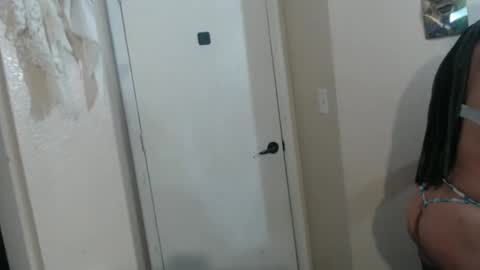 Azelia B online show from 10.31.25