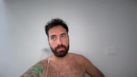 Snapshot of uasabi91 chatting on 05.28.26 beard123 online show from 05.28.26