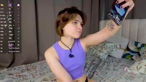 Snapshot of udeleclive chatting on 09.15.25 Polly online show from 09.15.25