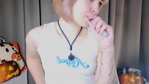 Snapshot of udeleclive chatting on 11.01.25 Polly online show from 11.01.25