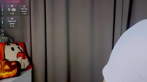 Snapshot of udeleclive chatting on 11.03.25 Polly online show from 11.03.25