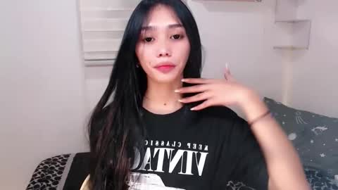 Snapshot of ughliah chatting on 10.04.25 urbbgirl alliah online show from 10.04.25