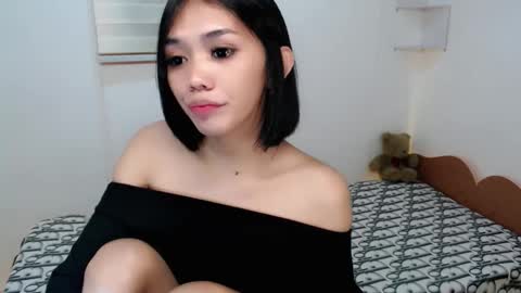 Snapshot of ughliah chatting on 10.25.25 urbbgirl alliah online show from 10.25.25