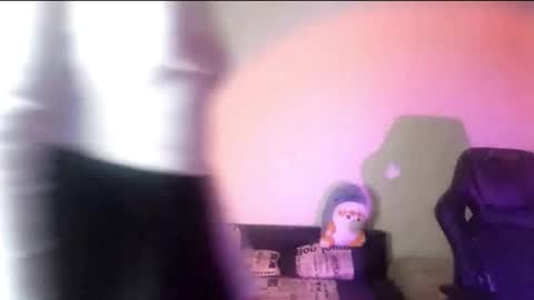 Snapshot of uhm_vickie chatting on 10.29.25 Vickie online show from 10.29.25